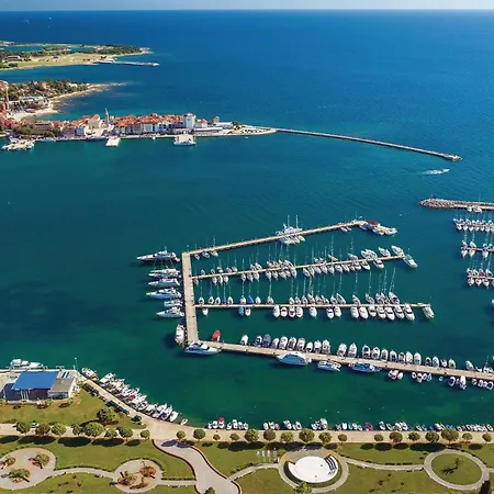 1 Bedroom Awesome Apartment In Umag Umag