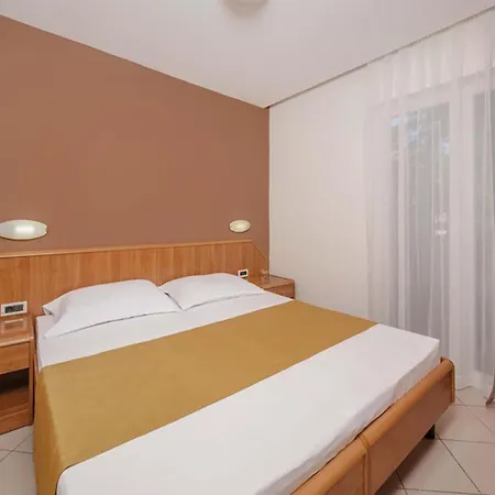 Appartement 1 Bedroom Awesome In Umag