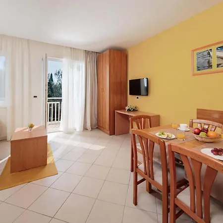 1 Bedroom Awesome Apartment In Umag *
